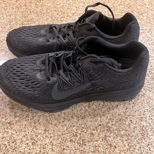 Nike Zoom Winflo 5 Black size 11 men